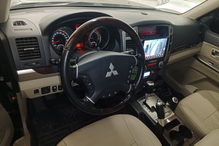 Used Mitsubishi Pajero 2018 V97 3.8L 5-Door GLS Sunroof Dual Differential – Middle East