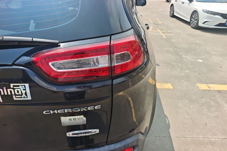 Used Jeep Cherokee 2016 2.4L Leading Edition Right Rear Taillight