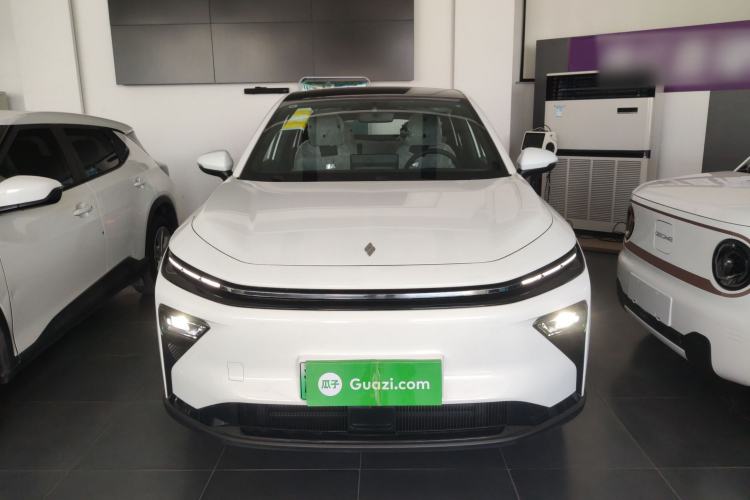 Used Livan 7 2024 605 km Wealth Edition