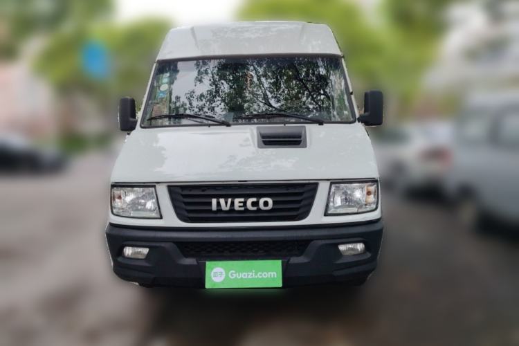 Used Iveco Daily 2021 2.5T V40 2-3 Seater Long Wheelbase Mid-Roof Dual Tires Manual Doors Front