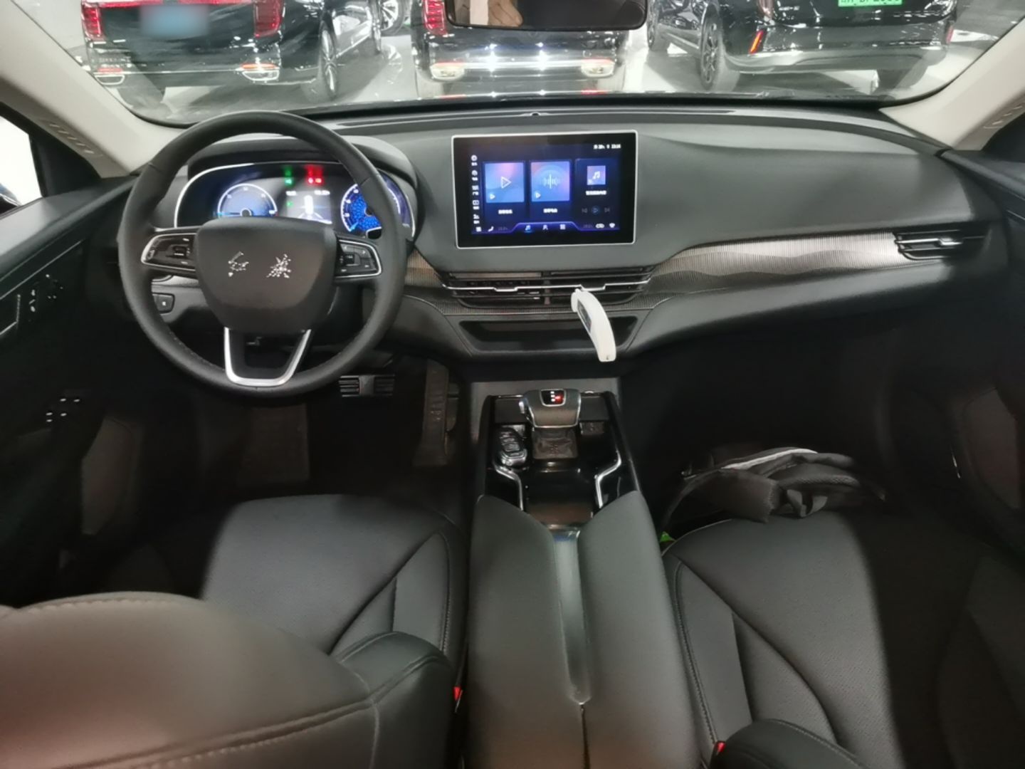 Hongqi E-QM5 2023 Base Travel Edition — снимка 12
