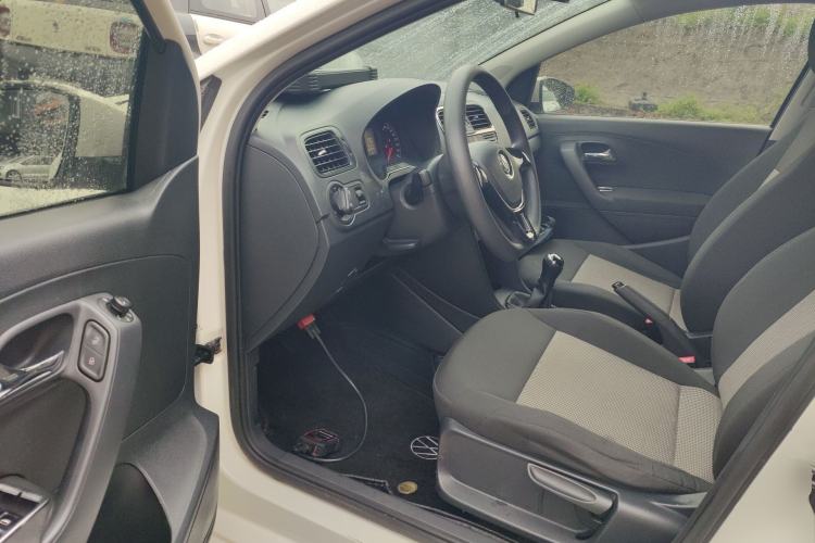 Used Volkswagen Polo 2016 1.4L Manual Fashion Model Driver Seat