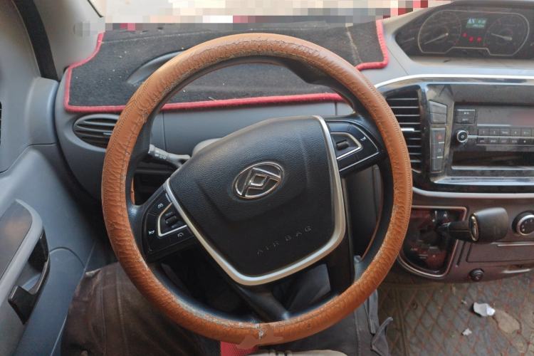 Used SAIC MAXUS Xintu V80 2021 2.0T AMT Classic Aoyuntong Short Wheelbase Mid-Roof 5/6-Seater Steering Wheel