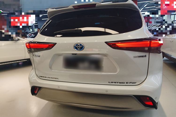 Used Toyota Highlander 2023 2.5L Smart Electric Hybrid Dual-Motor All-Wheel-Drive Supreme Edition – 7 Seats Rear