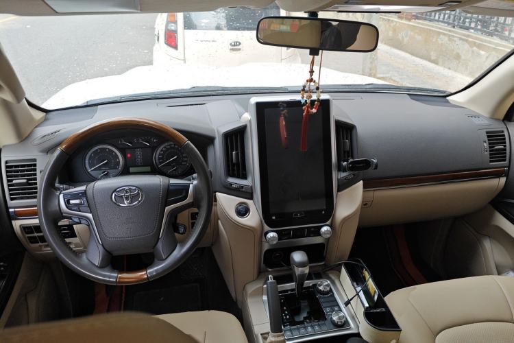 Used Toyota Land Cruiser  Center Console