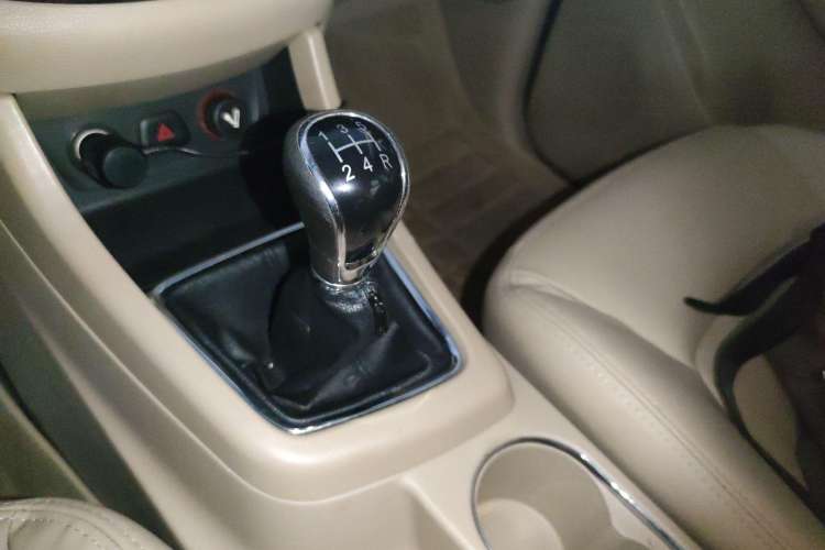 Used Baojun 730 2015 1.8L Manual Luxury Navigation ESP Version 7-seater
