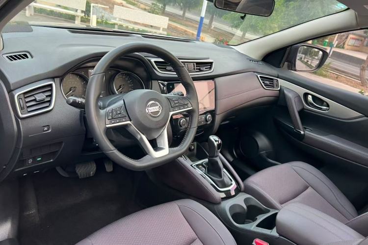 Used Nissan Qashqai 2019 2.0L CVT Luxury Edition Interior 2