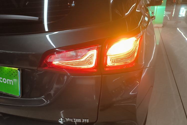 Used Chevrolet Equinox 2018 550T Automatic All-Wheel-Drive Explorer Edition Right Rear Taillight