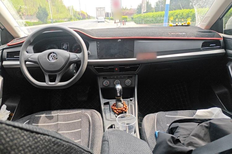 Used Volkswagen Lavida 2019 1.5L Automatic Fashion Edition China VI Center Console