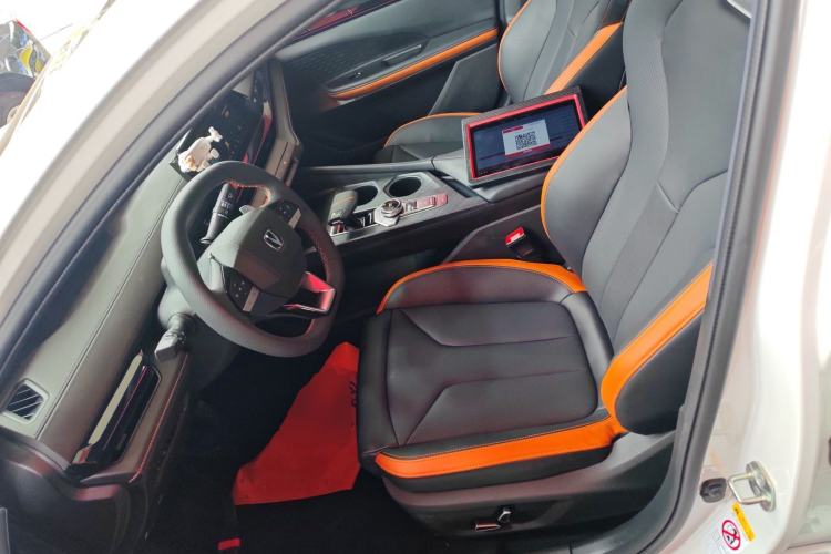 Used Changan UNI-V 2024 1.5T High-Energy Version
