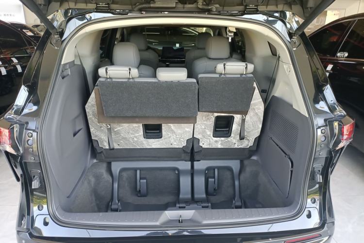 Used Toyota Granvia 2023 2.5L Hybrid Prestige PLUS Edition Trunk