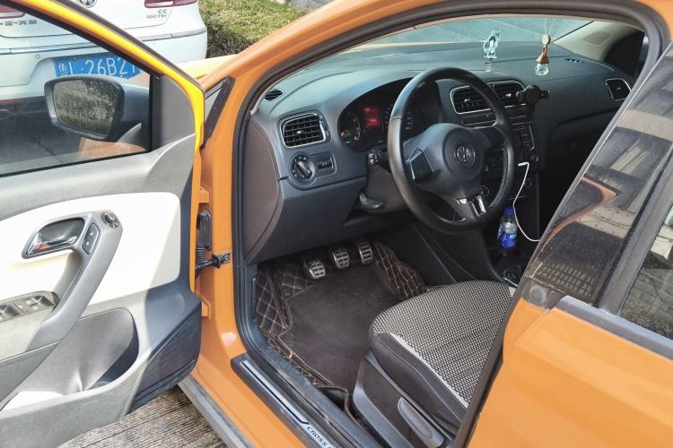 Used Volkswagen Polo 2012 1.6L Cross Polo MT
