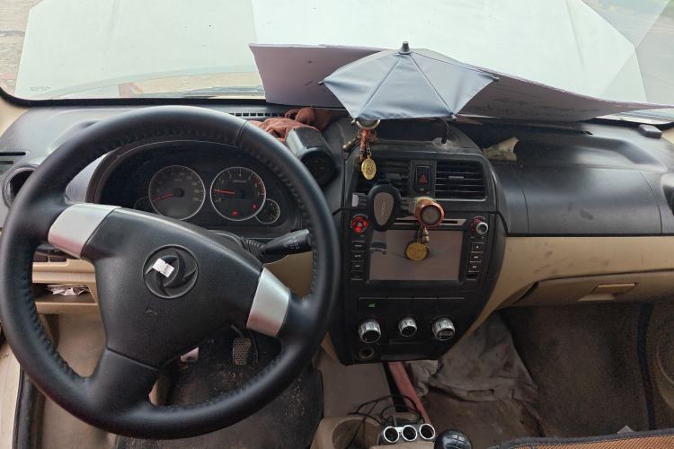 Used Dongfeng Xiaokang C37 2012 1.4L Entrepreneur II Type DK13-06 Center Console