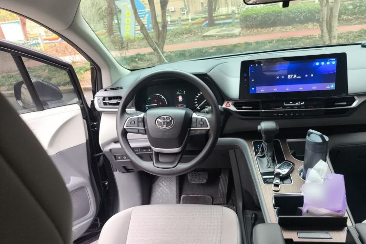 Used Toyota Sienna 2023 2.5L Hybrid Comfort Edition