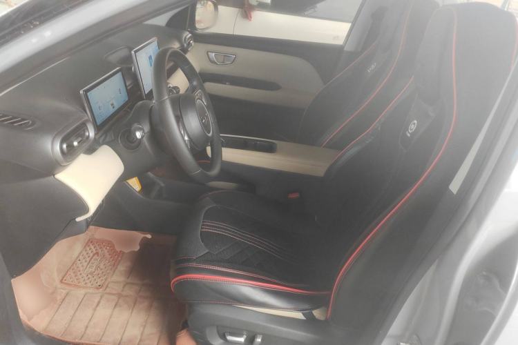 Used Wuling Bingo PLUS 2024 330 km Range Five-Seater Version
