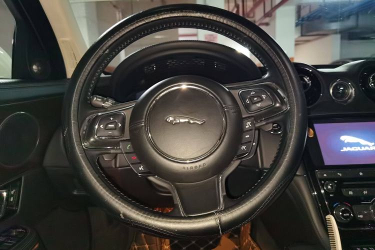 Used Jaguar XJ 2016 XJL 2.0T Two-Wheel-Drive Elegant Business Edition
