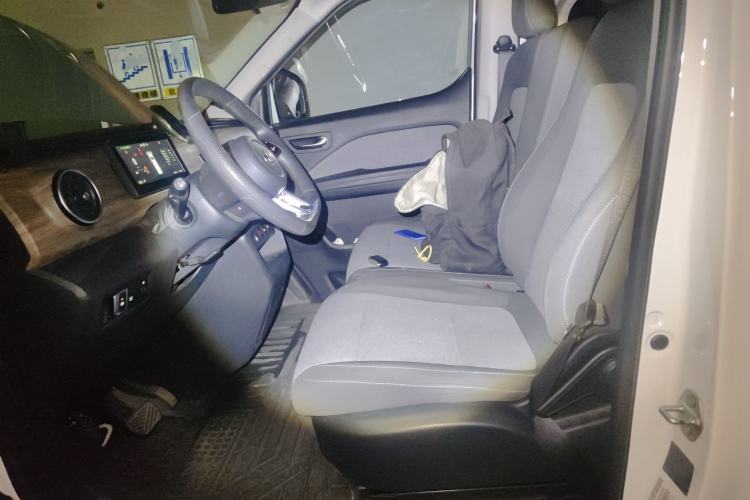 Used Ruichi EC75 2025 Model Passenger Vehicle Smart Driving Ultra-Charging Edition, Pioneer Type I, 52.16 kWh