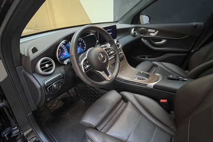 Used Mercedes-Benz GLC 2022 Facelifted GLC 300 L 4MATIC Luxury Edition Interior 9