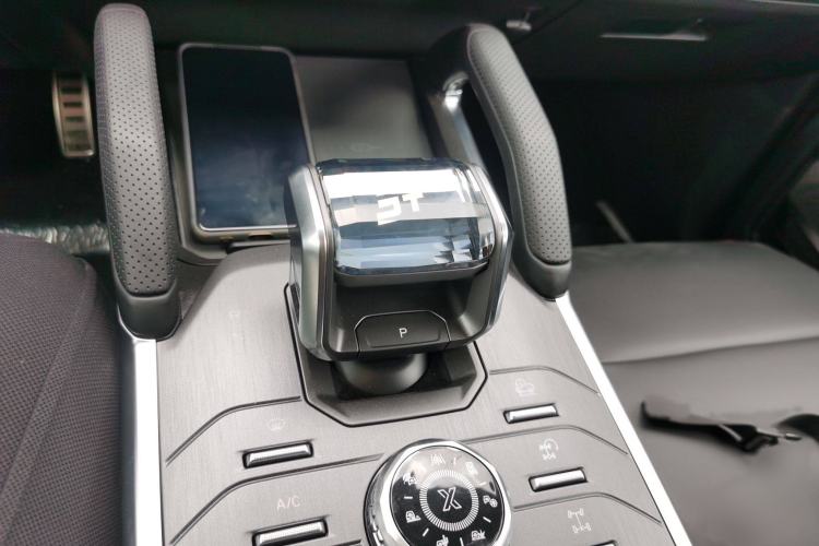 Used JETOUR Traveler C-DM 2025 206km XWD Extended-Length 7-Seater