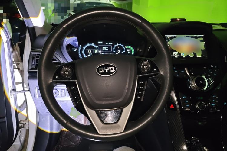 Used BYD Qin New Energy 2015 1.5T Dual-Crown Flagship Edition
