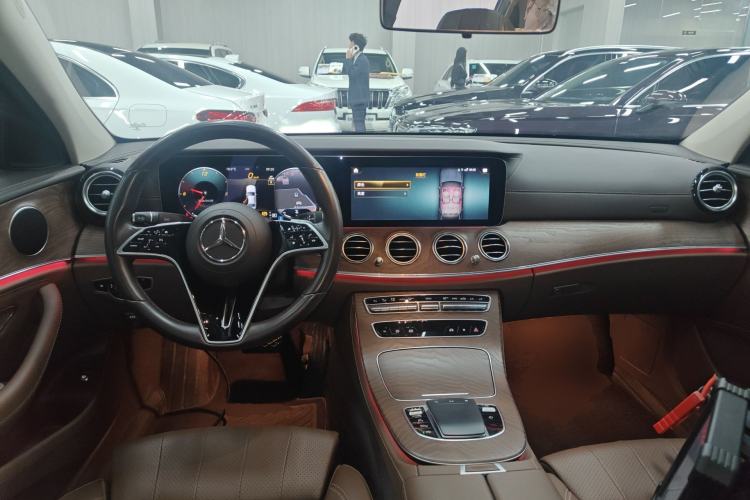 Used Mercedes-Benz E-Class 2022 E 260 L Center Console