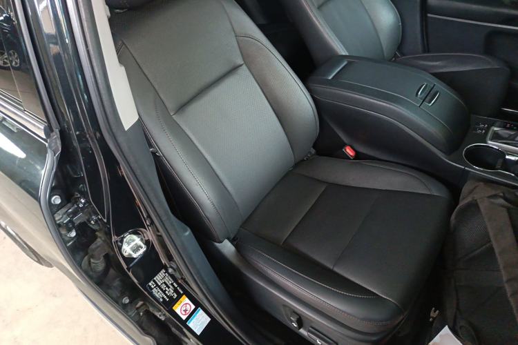 Used Toyota Highlander 2018 2.0T Four-Wheel Drive Prestige Version 7 Seats China VI Standard
