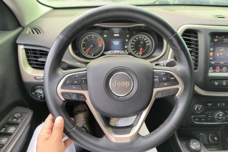 Used Jeep Cherokee 2016 2.4L Superior Edition