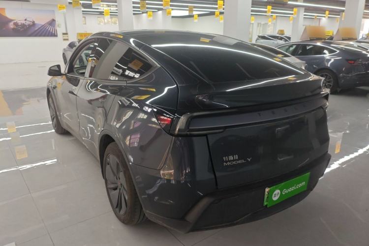 Used Tesla Model Y 2025 Rear-Wheel-Drive Version