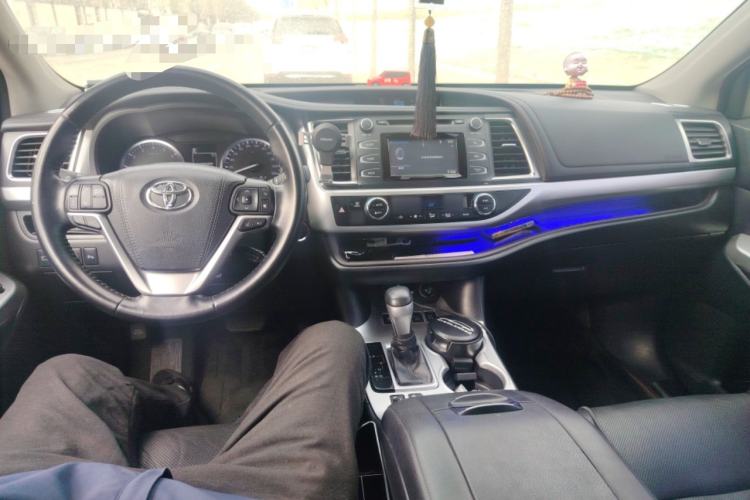 Used Toyota Highlander 2018 2.0T Four-Wheel Drive Luxury Edition 7 Seats China V Emission Standard