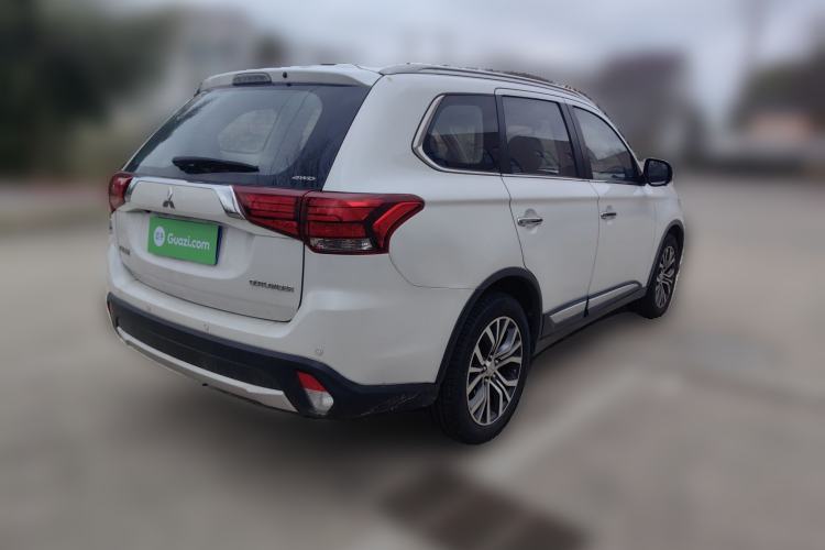 Used Mitsubishi Outlander 2016 2.4L 4x4 Luxury Edition 7-Seater