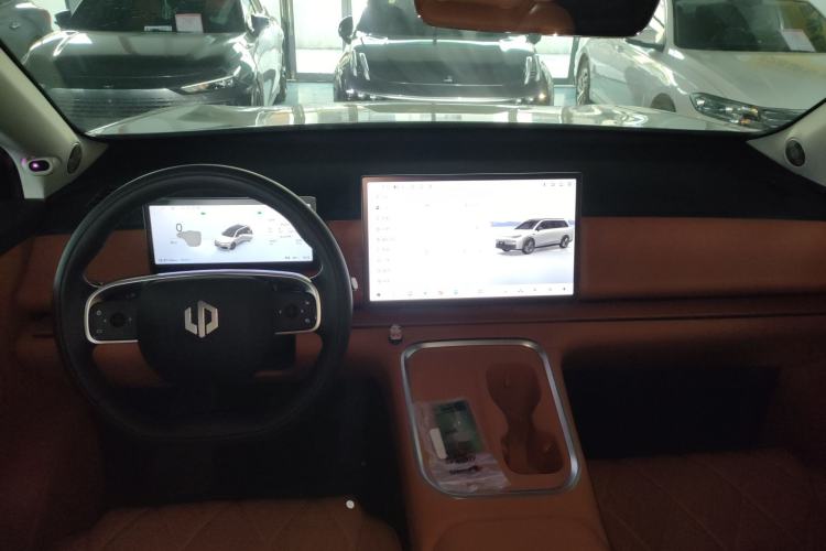 Used Leapmotor C16 2026 Pure Electric 630 LiDAR Zhizun Edition 5 Seats Center Console