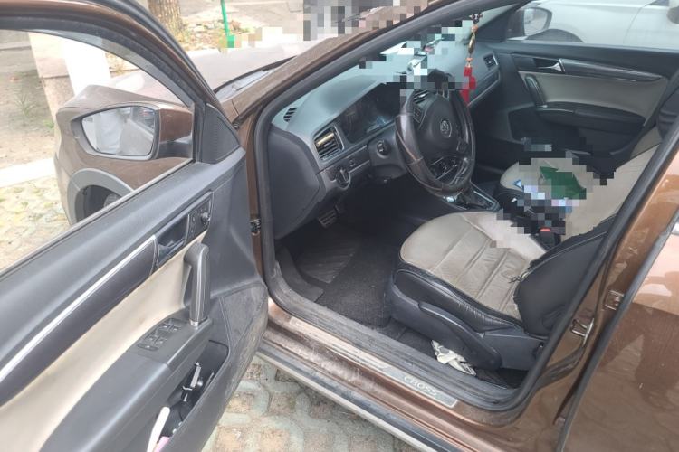 Used Volkswagen Cross Lavida 2014 1.6L Automatic