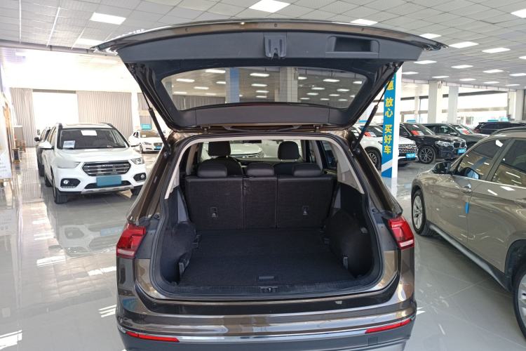 Used Volkswagen Tiguan L 2017 330TSI Automatic Two-Wheel Drive Comfort Edition Trunk