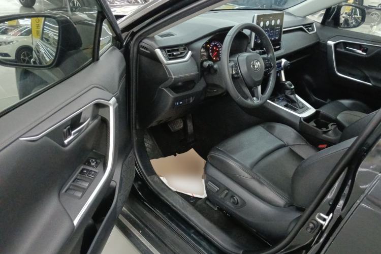 Used Toyota Wildlander 2021 2.0L CVT Two-Wheel Drive Luxury Edition Driver Seat