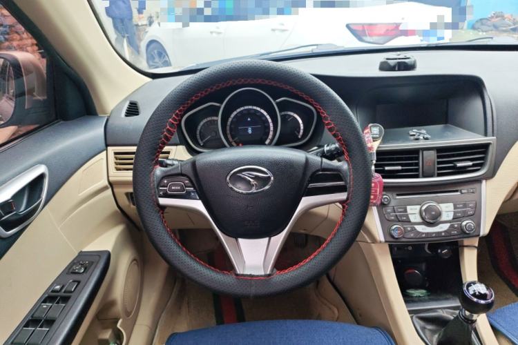 Used Soueast V6 Lingshi 2014 1.5L Manual Luxury Edition for Women Steering Wheel