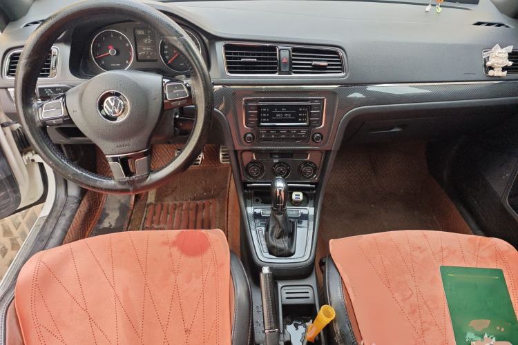Used Volkswagen Gran Lavida 2014 1.4TSI Automatic Sport Edition Center Console