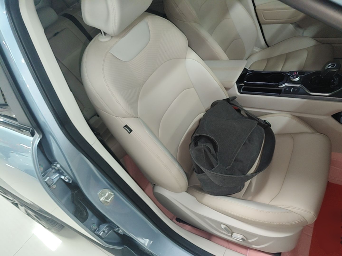 Geely Auto icon 2023 1.5TD Chocolate Luxe Edition — снимка 19
