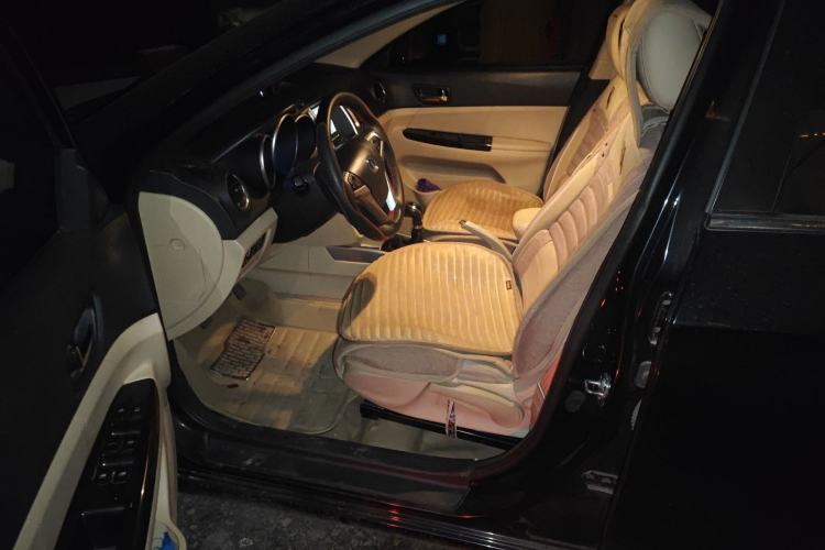 Used CHANGAN Eado 2015 1.6L Manual Luxury Model China IV Standard
