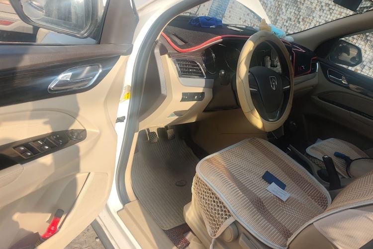 Used Baojun 730 2014 1.5L manual Comfort version 7 seats