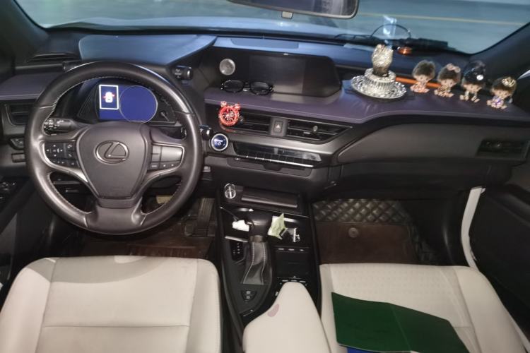 Used Lexus UX 2020 260h Explore-Cool Edition
