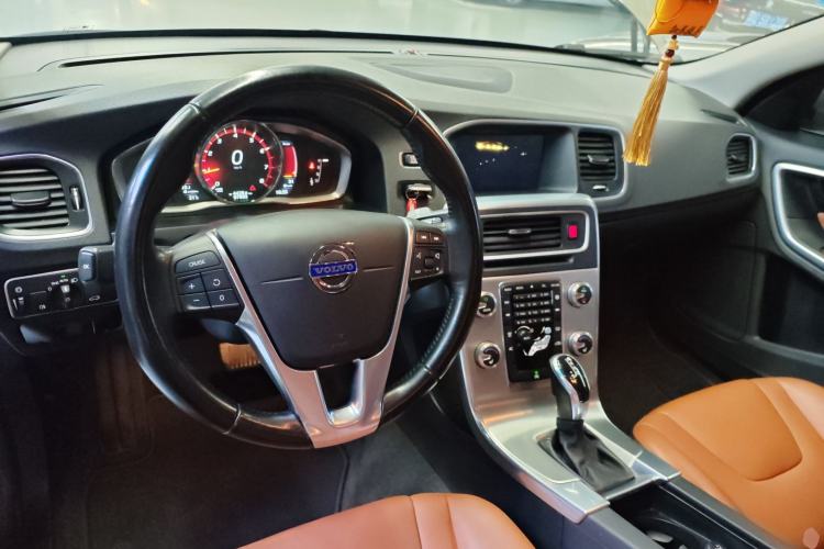 Used Volvo S60 2016 S60L T4 Zhiyuan Edition Center Console