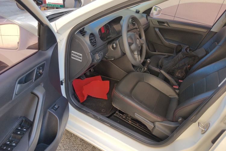 Used Volkswagen Jetta 2015 Zhuihui Edition 1.4L Manual Fashion Model
