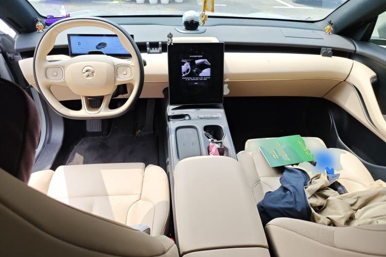 Used Nio ET5 2022 75 kWh Center Console