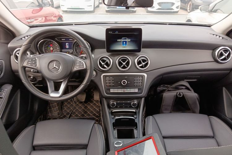 Used Mercedes-Benz GLA 2018 GLA 200 Fashion Model Center Console