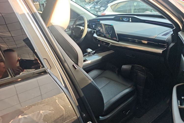 Used CHANGAN OSHAN Z6 2023 Blue Whale 1.5T DCT Smart-Led City Edition