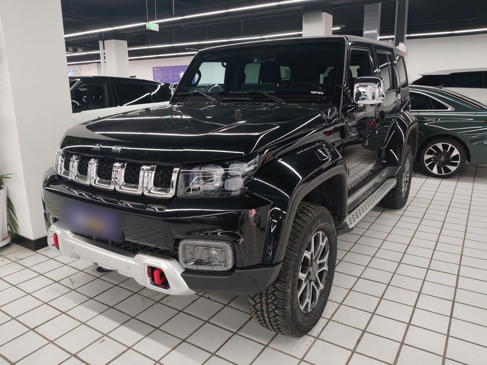 تحت مقدمة السيارة