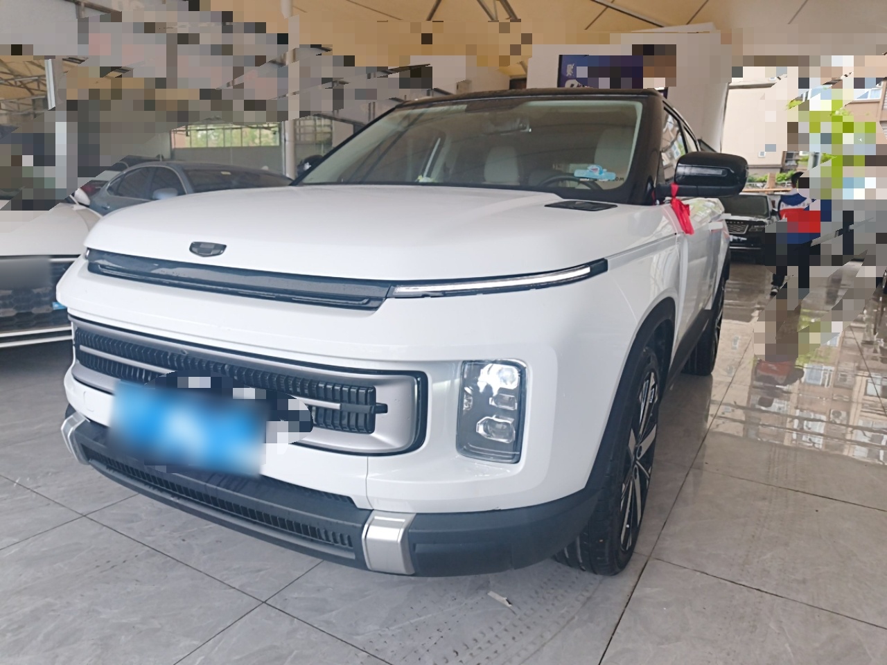 Под передней частью автомобиля