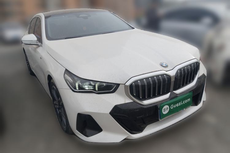 Used BMW 5 Series 2025 530Li Leading Model M Sport Package Front Right 45 Deg