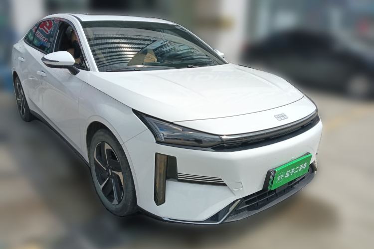 Used Geely Galaxy L6 2023 60km PLUS Front Right 45 Deg