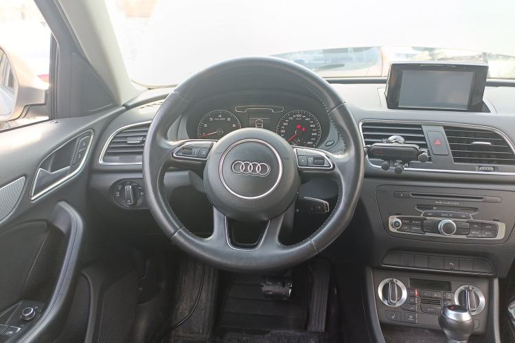 Used Audi Q3 2015 35 TFSI Comfort Model Steering Wheel